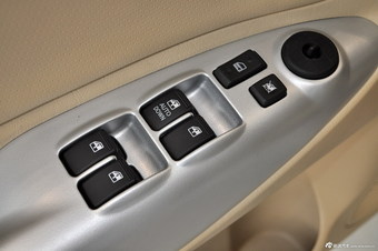 2013款途胜2.0L两驱自动舒适