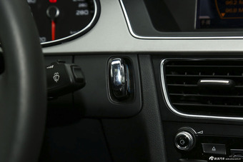 2015款奥迪A4L 45TFSIquattro个性运动型