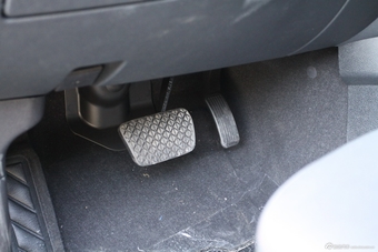 2015款奔腾X80 2.0L自动舒适型