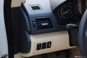 2015款绅宝D20两厢1.3L手动乐活版