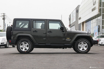 2015款牧马人2.8TD自动四门舒享版Sahara