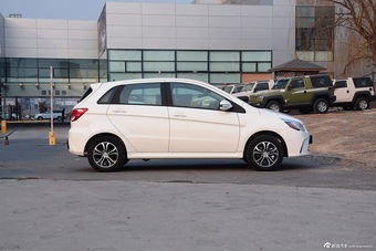 2015款绅宝D20两厢1.5L自动乐享版