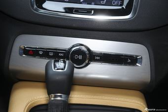2015款沃尔沃XC90 2.0T自动 T6智逸版5座