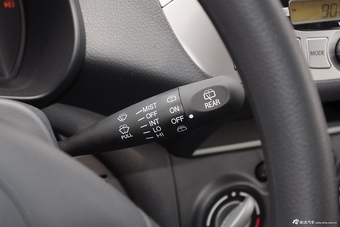 2015款奥拓1.0L自动限定版