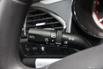 2014款奔腾B70 2.0L手动豪华型