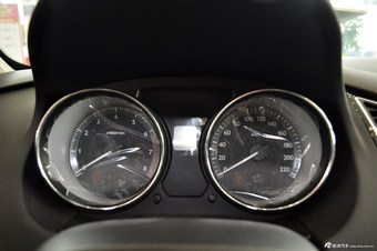 2013款奔腾B50 1.6L自动豪华版