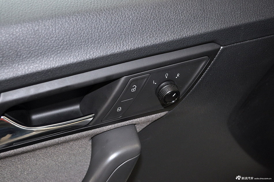 2013款朗行1.6L自动风尚型 雅致白