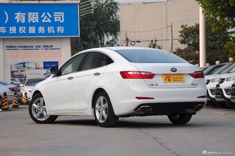 2016款奔腾B70 2.0L自动尊享型