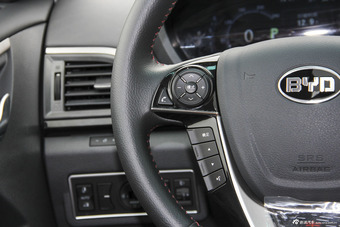 2015款比亚迪秦1.5T自动双冠旗舰Plus版