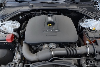 2016款捷豹XF 2.0T自动两驱R-Sport运动版