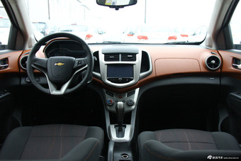 2014款爱唯欧两厢1.6L自动风尚版到店实拍