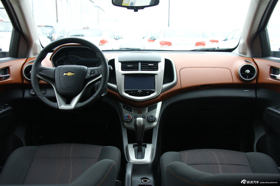 2014款爱唯欧两厢1.6L自动风尚版到店实拍