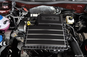 2013款朗逸1.6L自动风尚版 锐意红