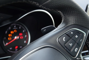 2016款奔驰V级 V260 2.0T自动尊贵版