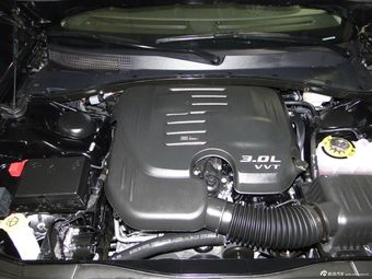 2014款克莱斯勒300C 3.0L自动卓越版