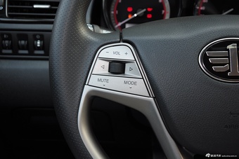 2016款奔腾B70 2.0L自动尊享型