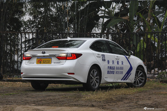 2015款雷克萨斯ES 2.5L自动300h豪华版