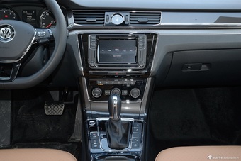 2016款帕萨特1.8T自动330TSI