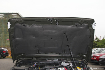 2015款牧马人2.8TD自动四门舒享版Sahara