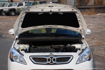 2015款绅宝D20两厢1.5L自动乐享版