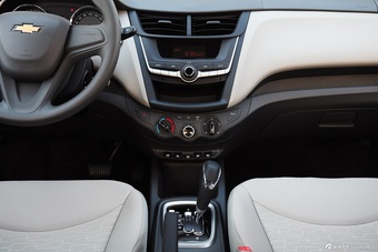 2015款3 1.3L AMT理想版