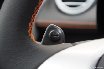 2015款smart fortwo 1.0 MHD 炫闪特别版