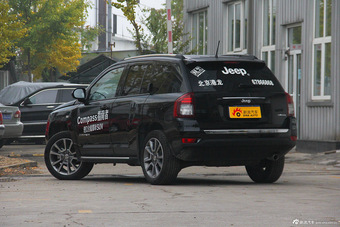 2014款指南者改款2.4L四驱豪华导航版