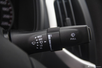 2015款五十铃D-MAX 2.5T手动四驱基本型