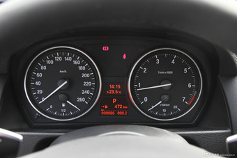 2015款宝马X1 2.0T自动xDrive20i 时尚晋级版