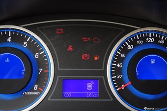 2015款吉利EC8 2.0L手动精英型