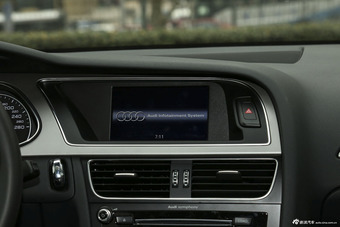 2015款奥迪A4L 45TFSIquattro个性运动型