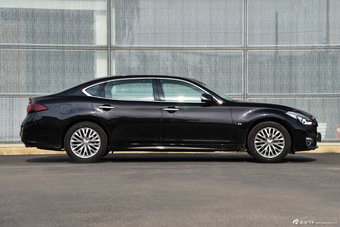 2015款英菲尼迪Q70L 2.5L豪华版