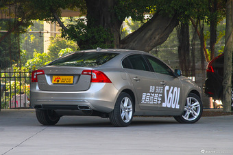 2016款沃尔沃S60L 2.0T自动 T5智驭版