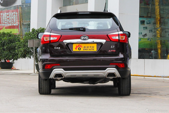 2015款比亚迪S7升级版2.0T自动尊贵型