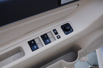 2015款绅宝D20两厢1.3L手动乐活版