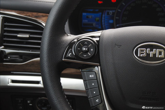 2015款比亚迪S7升级版2.0T自动尊贵型