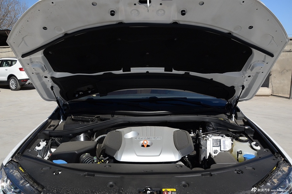 2015款哈弗H8 2.0T自动四驱精英型