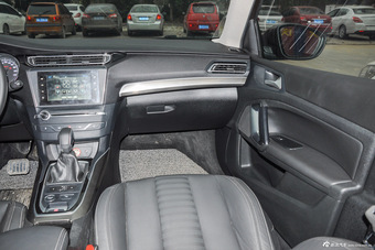 2014款东风标致408 1.6T自动至尊版