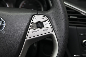 2014款奔腾B70 2.0L手动豪华型