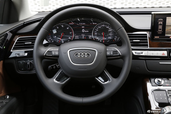 2016款奥迪A8L 3.0T自动45TFSI quattro豪华型