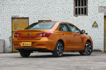 2015款比亚迪秦1.5T自动双冠旗舰Plus版