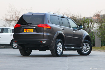 2013款帕杰罗·劲畅3.0L 自动四驱旗舰版