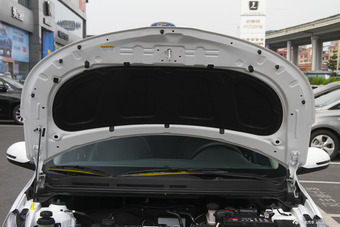 2015款起亚K2 1.6L自动Premium三厢