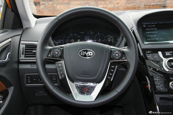 2015款比亚迪秦1.5T自动双冠旗舰Plus版