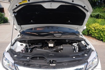 2015款比亚迪S7 2.0T自动尊贵版