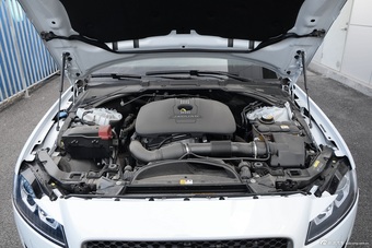 2016款捷豹XF 2.0T自动两驱R-Sport运动版图片