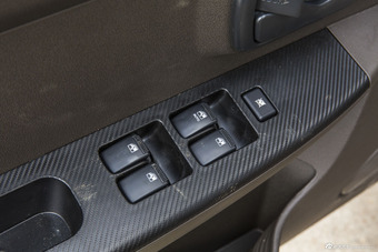 2014款五菱宏光S 1.2L 手动标准型