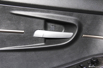 2015款绅宝D50 1.5L CVT标准超值导航版