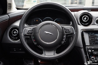 2015款捷豹XJL2.0T两驱典雅商务80周年典藏版