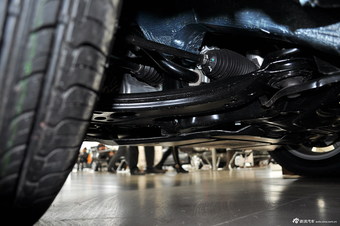 2013款朗逸1.6L自动风尚版 锐意红